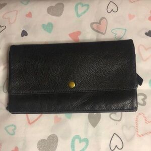 FOSSIL Aubrey black pebble leather wallet. Holds up to 8 cards.